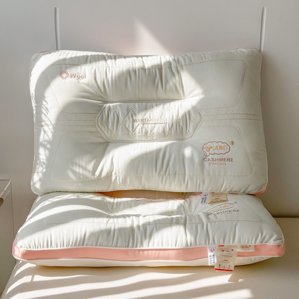 91家纺网 家纺一手货源 找家纺 （总）她喜爱枕芯 2025新款羊绒蛋白护颈枕
