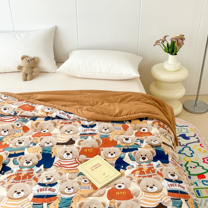 91家纺网 家纺一手货源 找家纺 爱宝被业 2025新款亲肤棉印花100%新疆棉花夏被空调被 欧比熊