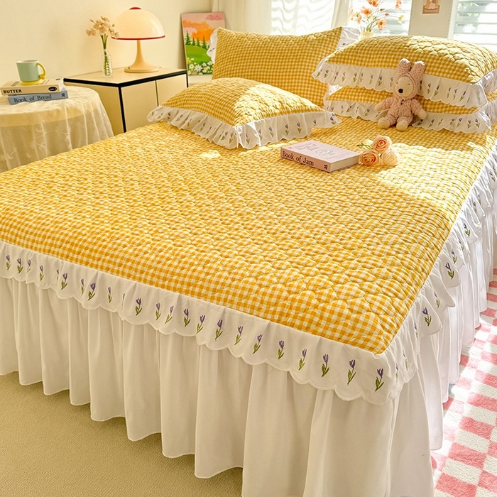 91家纺网 家纺一手货源 找家纺 金盛皇朝家纺 2025新款格子空间水洗棉床裙 格子空间-向日葵黄