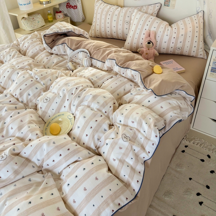 91家纺网 家纺一手货源 找家纺 潮邦创意家居 2025新款云柔棉立体嵌绳款小清新四件套 浅调爱纹