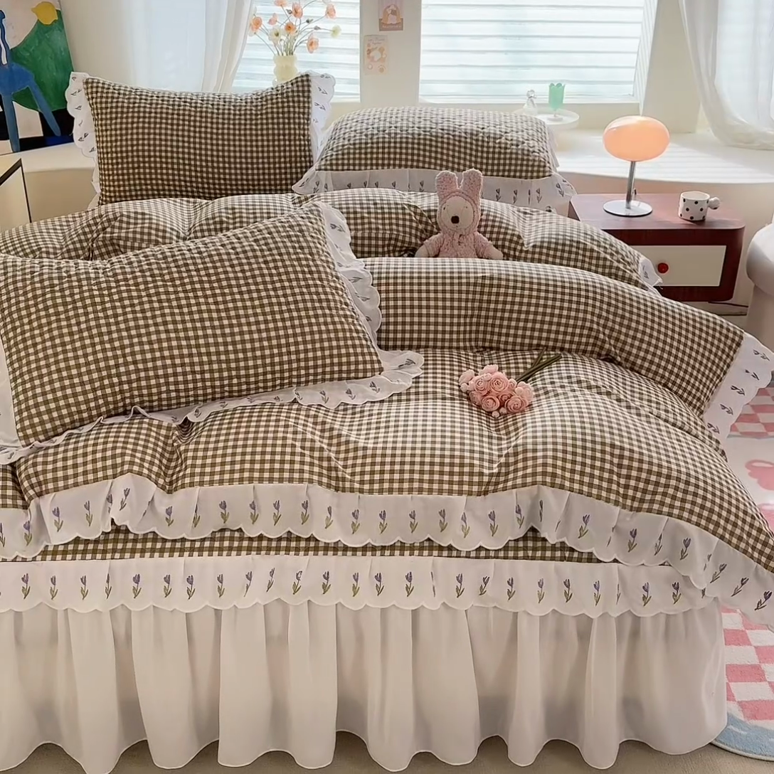 91家纺网 家纺一手货源 找家纺 金盛皇朝家纺 2025新款格子空间水洗棉床裙 格子空间-美拉德咖