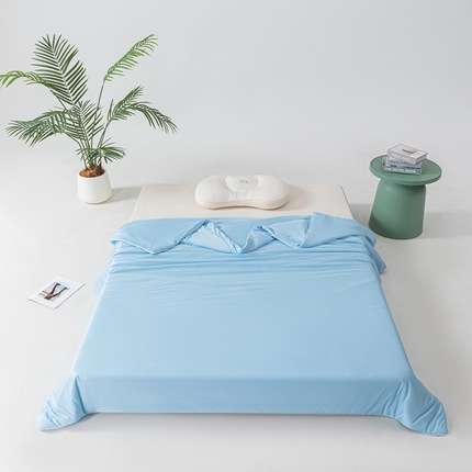 91家纺网 家纺一手货源 找家纺 （总）名兮家居 2025新款凉感丝夏被夏凉被空调被（场景一）