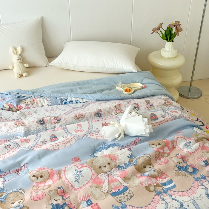 91家纺网 家纺一手货源 找家纺 爱宝被业 2025新款亲肤棉印花100%新疆棉花夏被空调被 啵啵熊