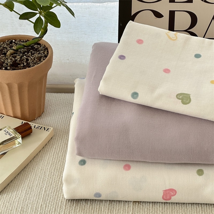 91家纺网 家纺一手货源 找家纺 亿梵家居 2025新款A类母婴级有氧全棉纯棉双层纱纯棉印花四件套-叠拍图 彩虹糖