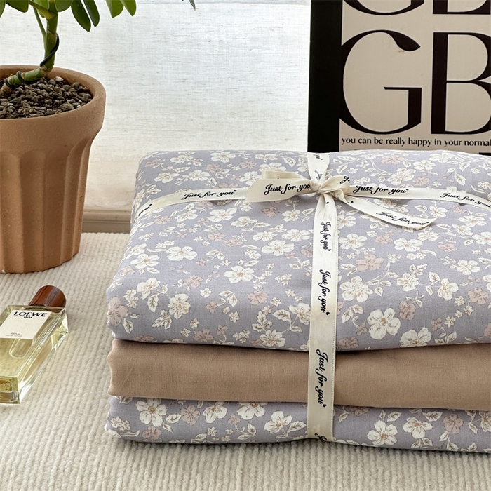 91家纺网 家纺一手货源 找家纺 亿梵家居 2025新款A类母婴级有氧全棉纯棉双层纱纯棉印花四件套-叠拍图 弗拉-灰