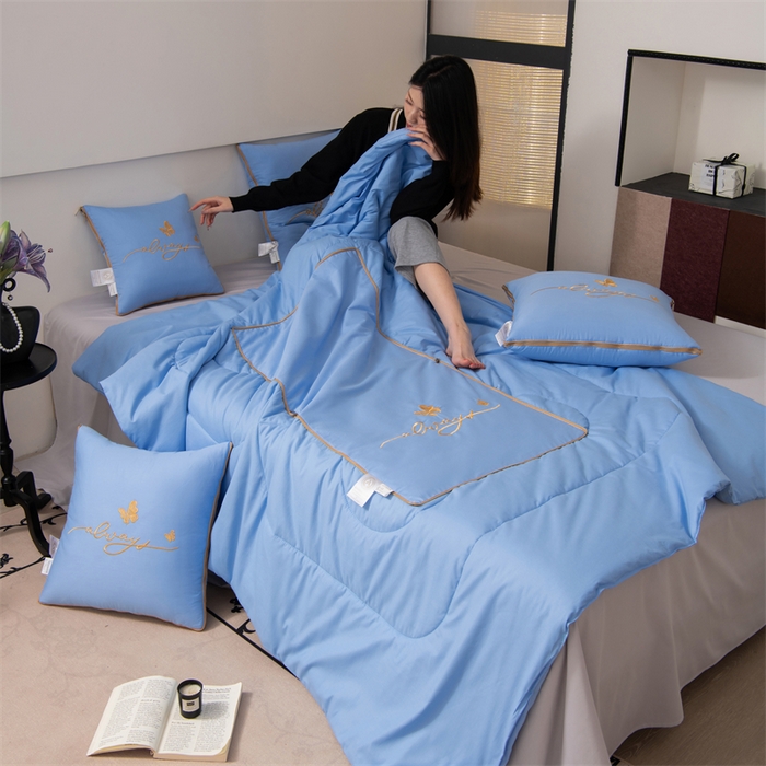 91家纺网 家纺一手货源 找家纺 照世家纺 2025新款柔软透气全棉抱枕被-蝶影 蝶影-天蓝