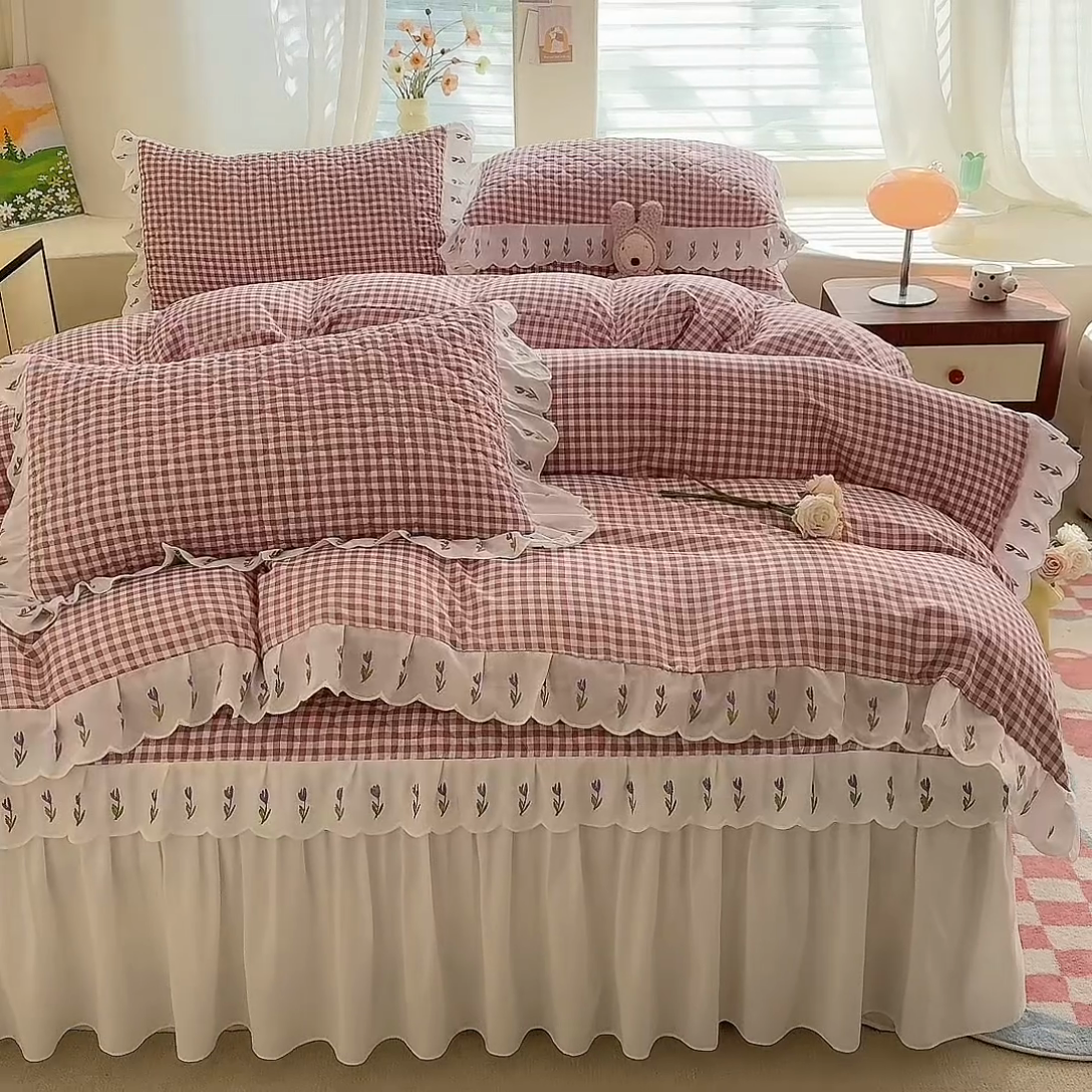 91家纺网 家纺一手货源 找家纺 金盛皇朝家纺 2025新款格子空间水洗棉床裙 格子空间- 烟熏豆沙