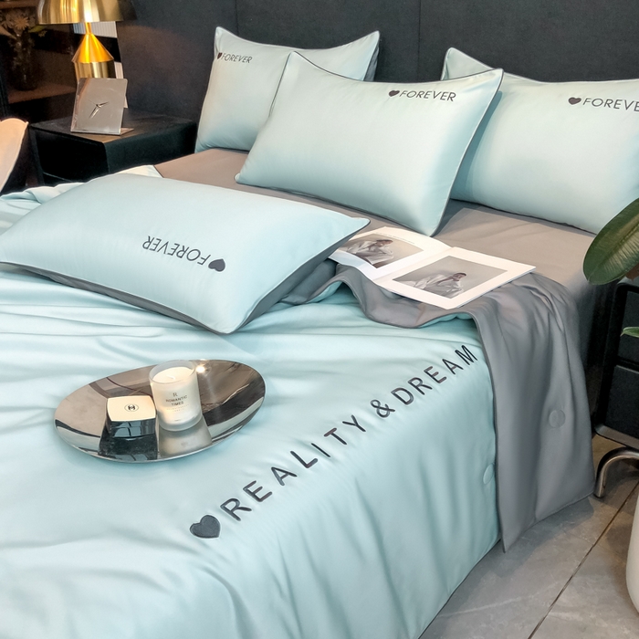 91家纺网 家纺一手货源 找家纺 吾诺 2025 双拼及羽毛刺绣夏被四件套绣花夏被水洗天丝夏被水洗真丝夏凉被空调被 梵星蓝-经典灰