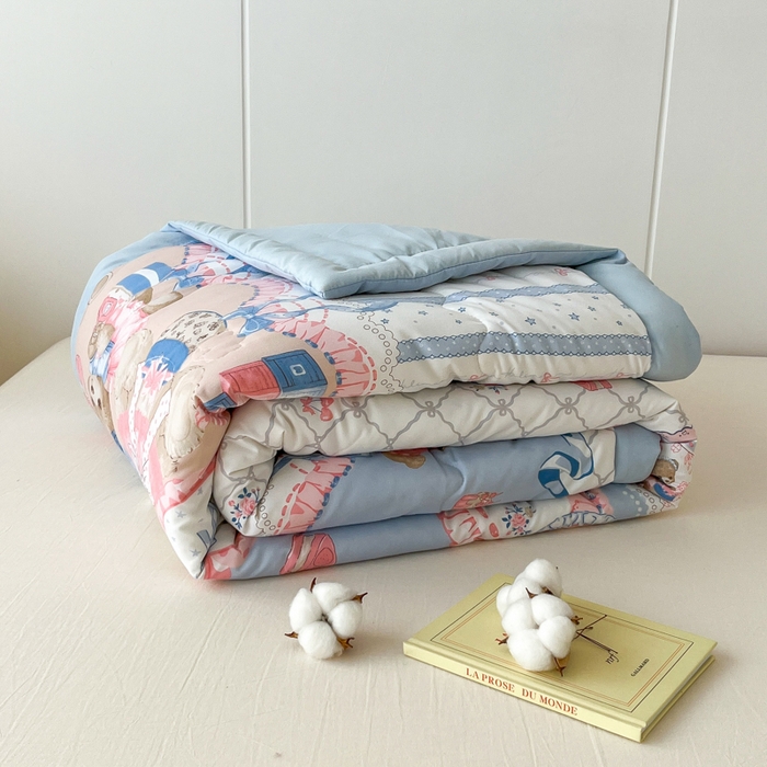 91家纺网 家纺一手货源 找家纺 爱宝被业 2025新款亲肤棉印花100%新疆棉花夏被空调被 啵啵熊