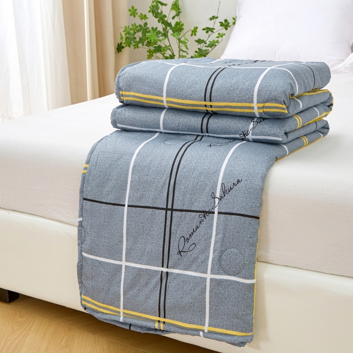 91家纺网 家纺一手货源 找家纺 2025新款亲肤绒礼品夏被窄边 简伯格