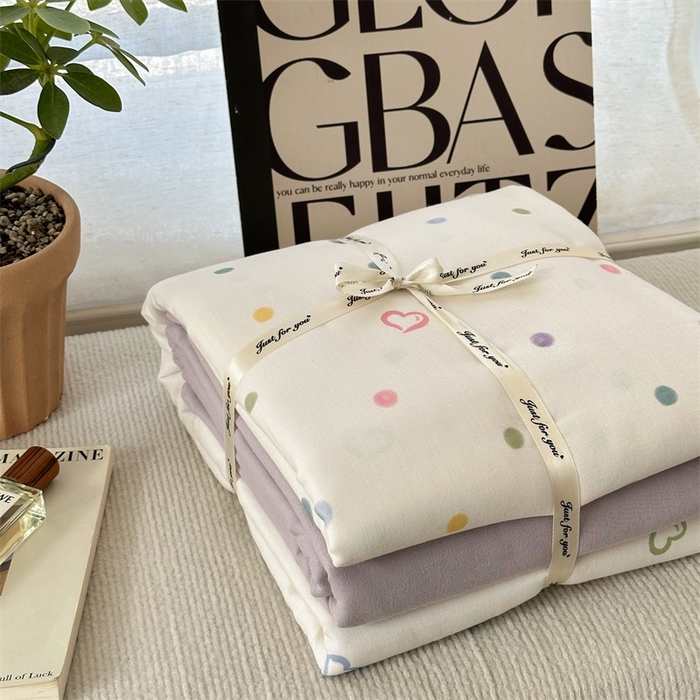 91家纺网 家纺一手货源 找家纺 亿梵家居 2025新款A类母婴级有氧全棉纯棉双层纱纯棉印花四件套-叠拍图 彩虹糖