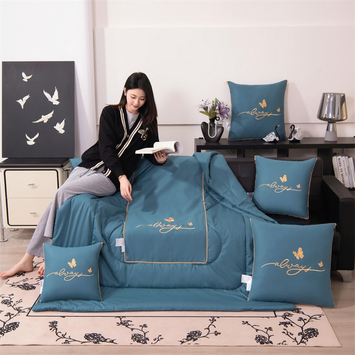 91家纺网 家纺一手货源 找家纺 照世家纺 2025新款柔软透气全棉抱枕被-蝶影 蝶影-湖蓝