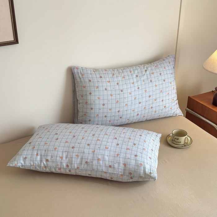 91家纺网 家纺一手货源 找家纺 亿梵家居 2025新款A类母婴级有氧全棉纯棉双层纱纯棉印花四件套-床拍图 韩系小熊-兰