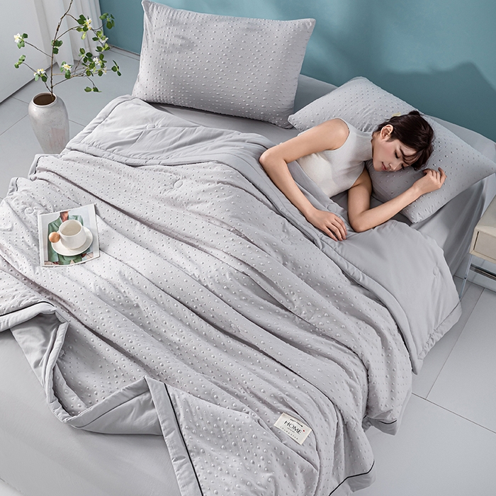 91家纺网 家纺一手货源 找家纺 吾诺 2025 凉豆豆针织棉双层纱夏被四件套水洗棉夏凉被空调被 豆豆灰