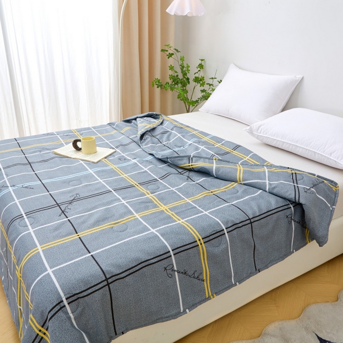 91家纺网 家纺一手货源 找家纺 2025新款亲肤绒礼品夏被窄边 简伯格