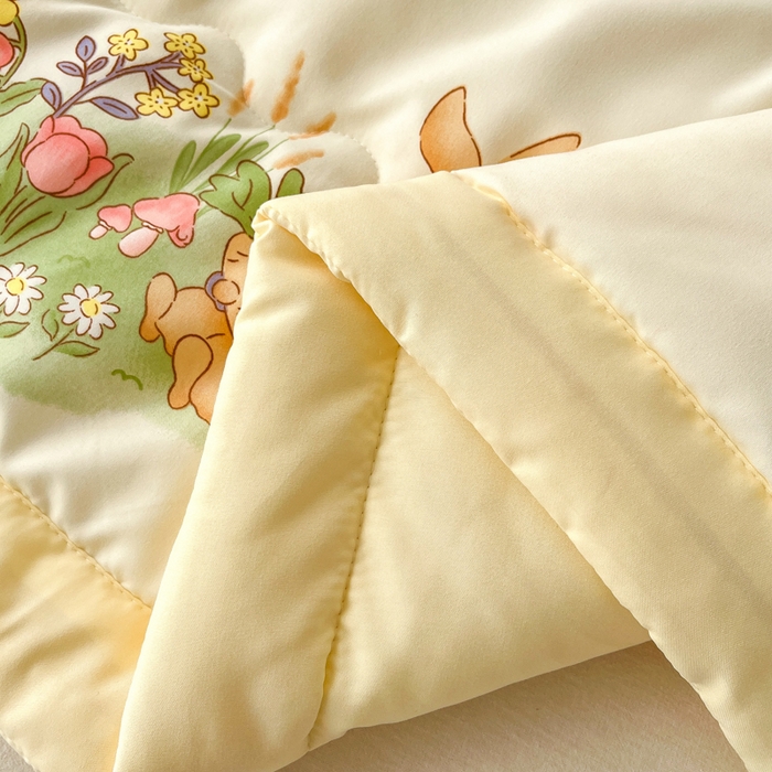 91家纺网 家纺一手货源 找家纺 爱宝被业 2025新款亲肤棉印花100%新疆棉花夏被空调被 可妮兔的庄园