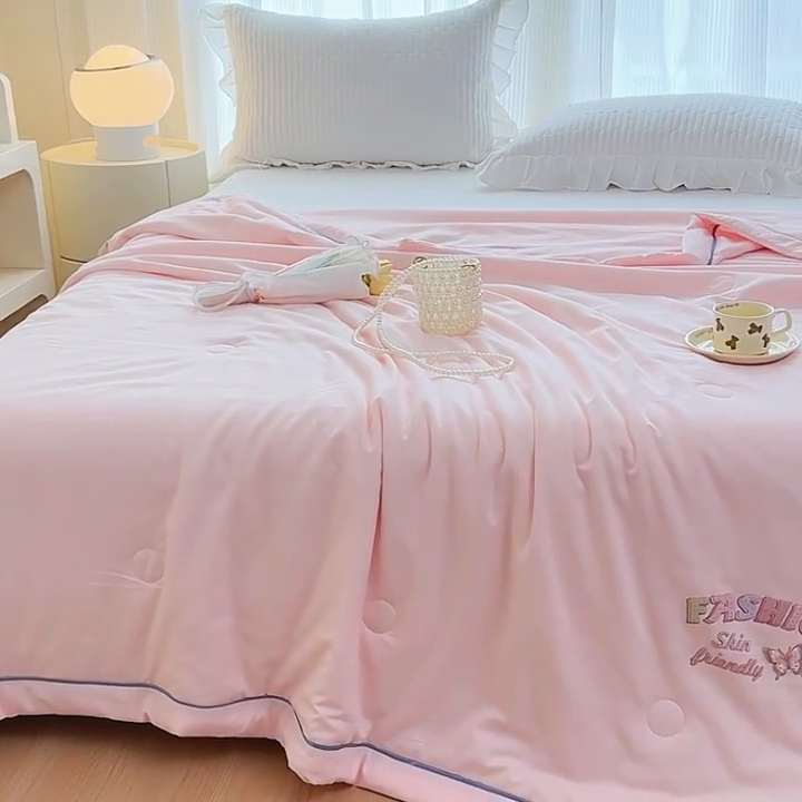 91家纺网 家纺一手货源 找家纺 金麦家纺 2025新款针织双层纱夏被 蝶恋-蜜桃粉