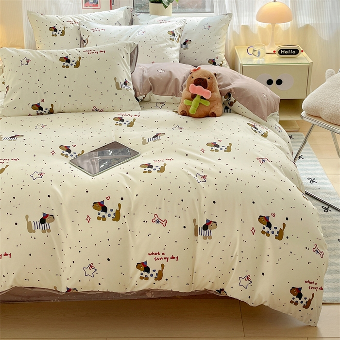 91家纺网 家纺一手货源 找家纺 盛秋家纺 2025新款水洗棉印花四件套-卡通系列 腊肠狗+猫爪