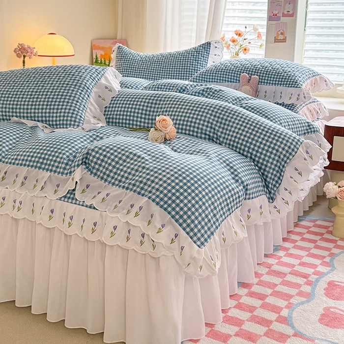 91家纺网 家纺一手货源 找家纺 金盛皇朝家纺 2025新款格子空间水洗棉床裙 格子空间-爱丽丝蓝