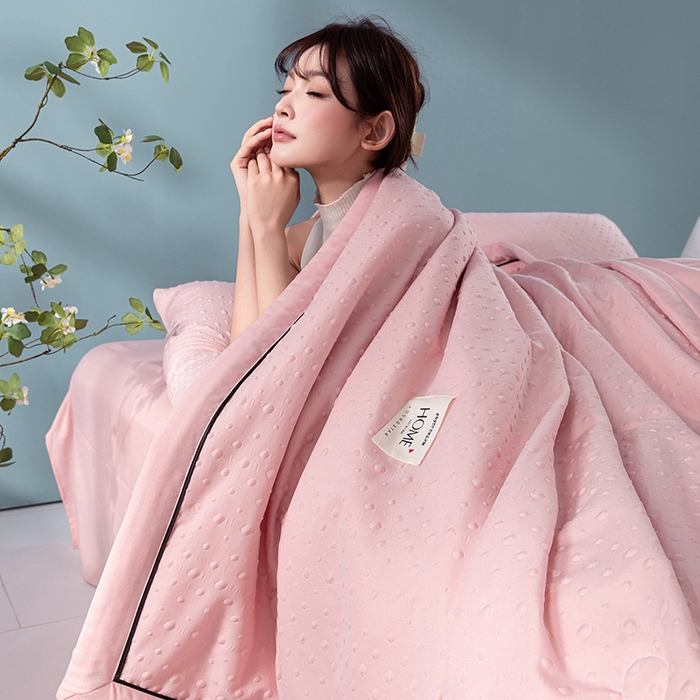 91家纺网 家纺一手货源 找家纺 吾诺 2025 凉豆豆针织棉双层纱夏被四件套水洗棉夏凉被空调被 豆豆粉