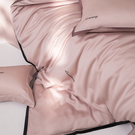 91家纺网 家纺一手货源 找家纺 （总）涞澳家纺 2025新款天丝棉双色拼边绣字款四件套-可夏系列