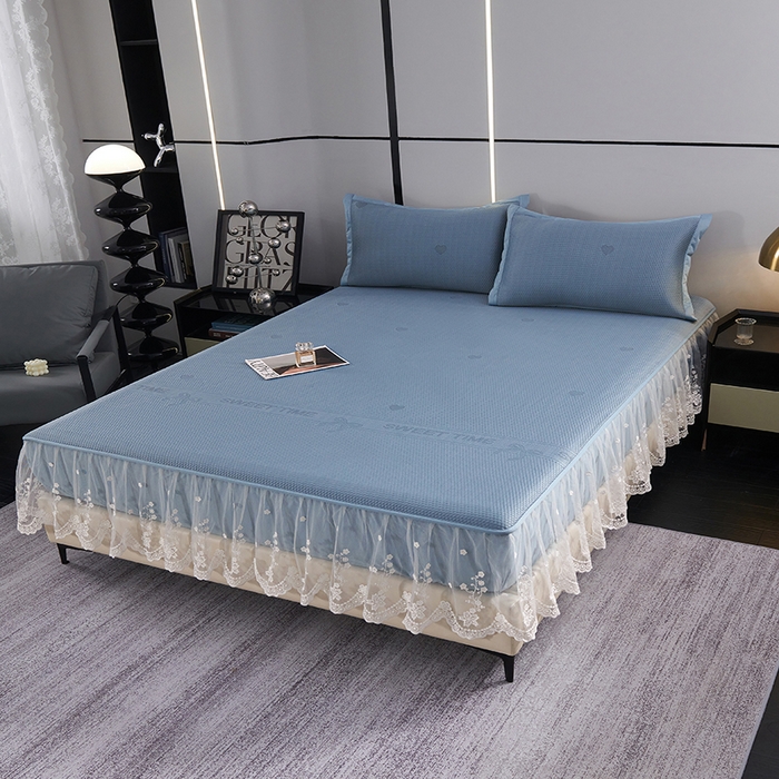 91家纺网 家纺一手货源 找家纺 青雅席业 2025新款7A抗菌母婴级纯乙纶PE刺绣凉感丝豆豆席 床笠花边款 爱心蝴蝶结-蓝