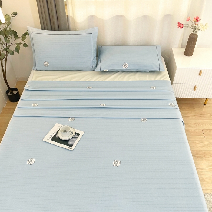 91家纺网 家纺一手货源 找家纺 伊而梦蚊帐 2025新款A类老粗布抗菌床单 玫瑰线-蓝