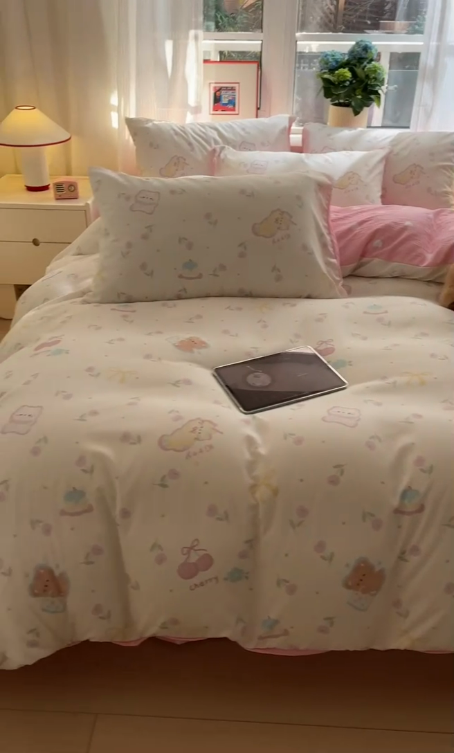 91家纺网 家纺一手货源 找家纺 盛秋家纺 2025新款卡通单被套 花满天+粉爱心