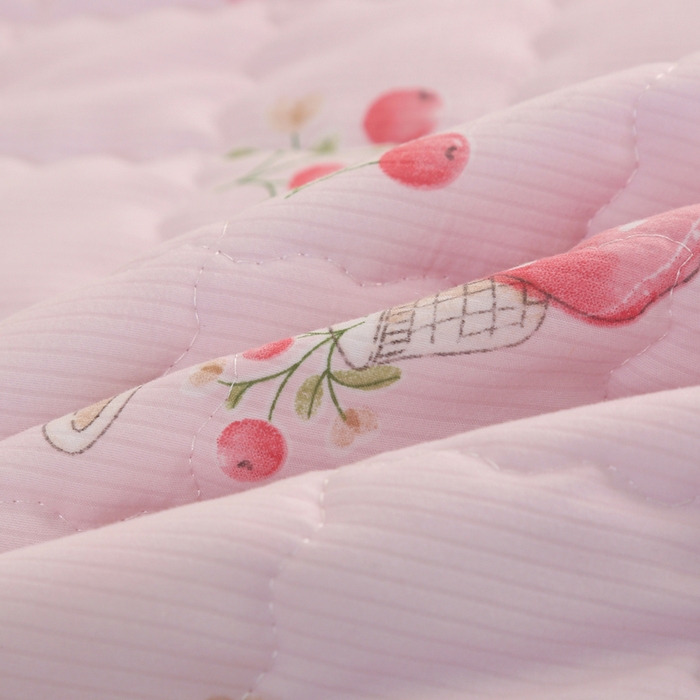 91家纺网 家纺一手货源 找家纺 被多多被业  2025新款小清新印花小竺棉多针绗绣夏凉被 樱桃小兔