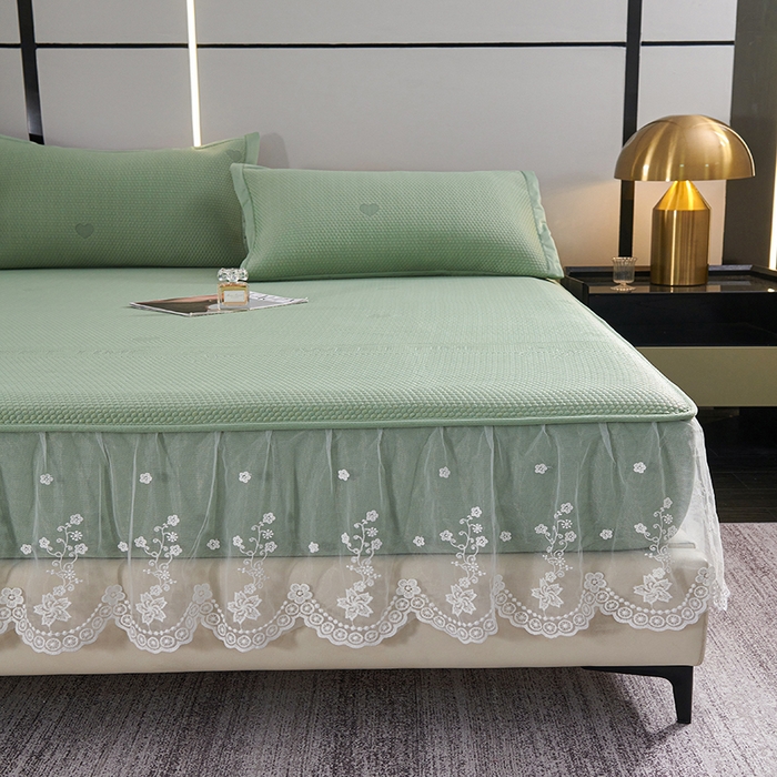 91家纺网 家纺一手货源 找家纺 青雅席业 2025新款7A抗菌母婴级纯乙纶PE刺绣凉感丝豆豆席 床笠花边款 爱心蝴蝶结-水绿