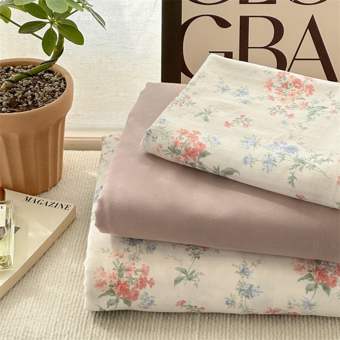 91家纺网 家纺一手货源 找家纺 亿梵家居 2025新款A类母婴级有氧全棉纯棉双层纱纯棉印花四件套-叠拍图 芳若-米