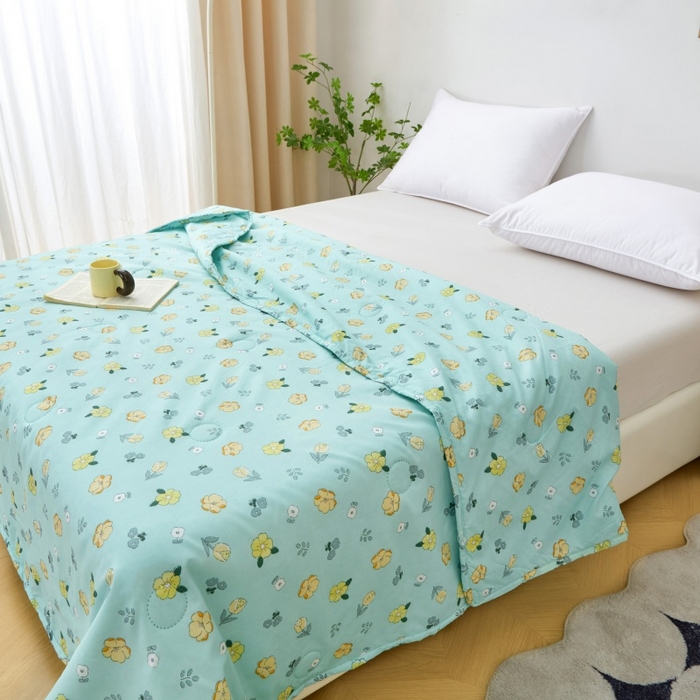 91家纺网 家纺一手货源 找家纺 2025新款亲肤绒礼品夏被窄边 蓝韵花田