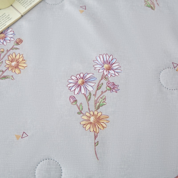 91家纺网 家纺一手货源 找家纺 2025新款亲肤绒礼品夏被窄边 花香漫语