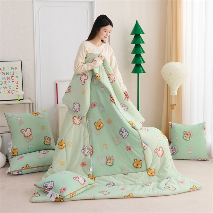 91家纺网 家纺一手货源 找家纺 照世 2025新款凉感丝印花抱枕被 圈圈兔