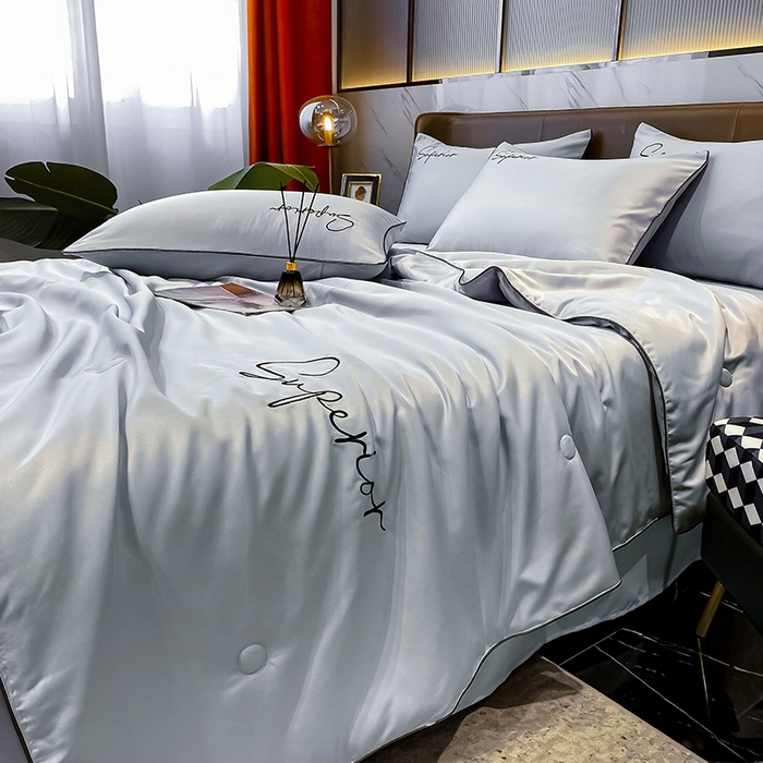 91家纺网 家纺一手货源 找家纺 吾诺 2025 字母刺绣水洗天丝夏被四件套水洗真丝夏凉被空调被绣花夏被 字母气质灰