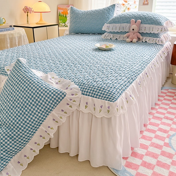 91家纺网 家纺一手货源 找家纺 金盛皇朝家纺 2025新款格子空间水洗棉床裙 格子空间-爱丽丝蓝