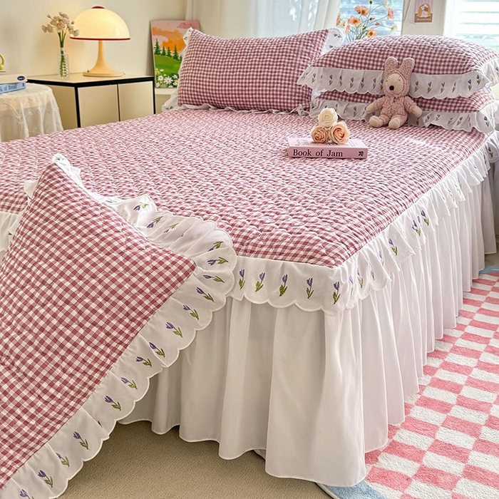 91家纺网 家纺一手货源 找家纺 金盛皇朝家纺 2025新款格子空间水洗棉床裙 格子空间- 烟熏豆沙