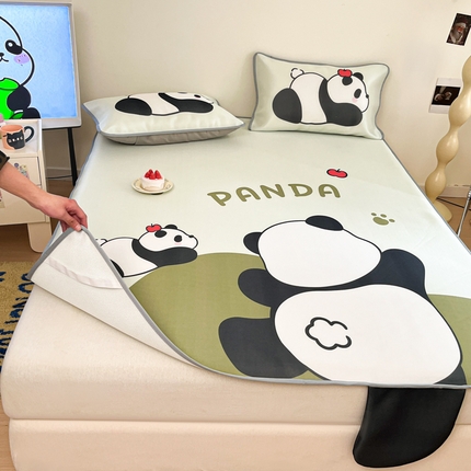 91家纺网 家纺一手货源 找家纺 莱米家纺 2025春夏新款大版碳光冰丝席凉席席子 俏皮熊猫