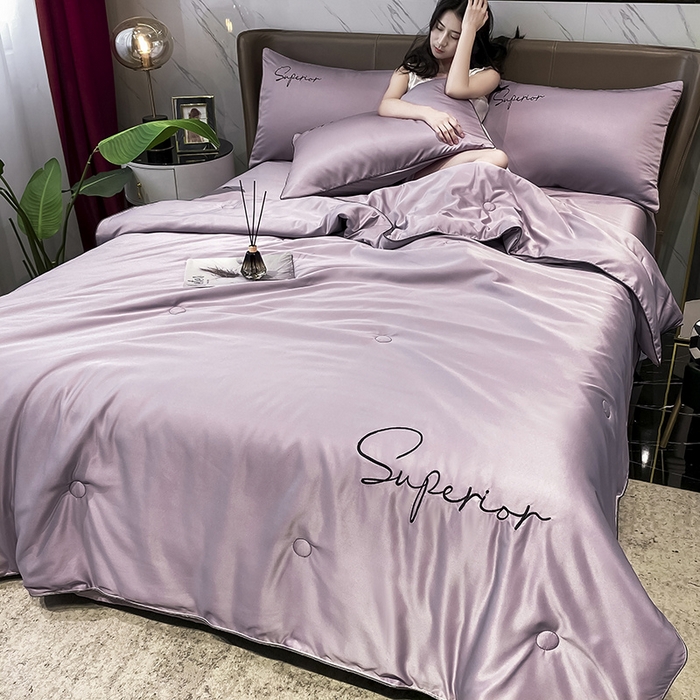 91家纺网 家纺一手货源 找家纺 吾诺 2025 字母刺绣水洗天丝夏被四件套水洗真丝夏凉被空调被绣花夏被 字母烟熏紫