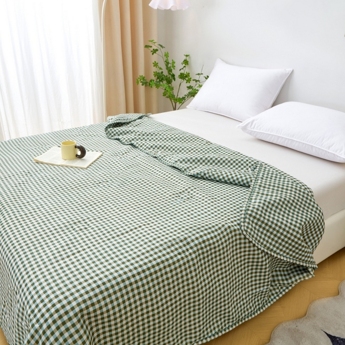 91家纺网 家纺一手货源 找家纺 2025新款亲肤绒礼品夏被窄边 微格香绿