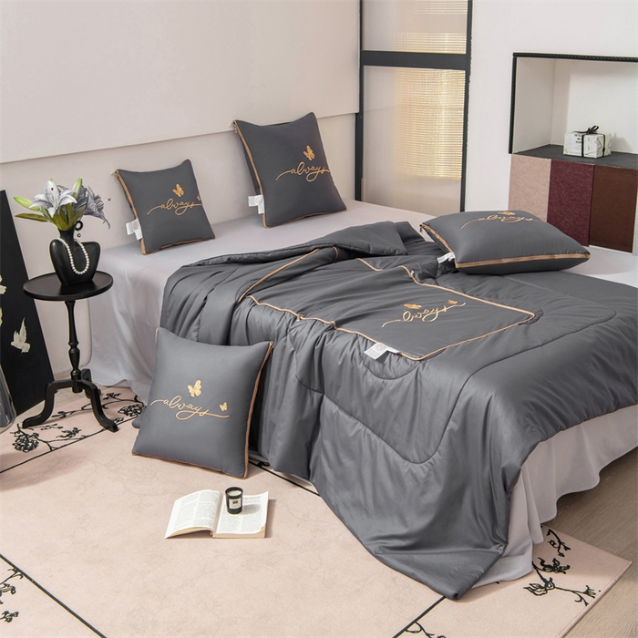 91家纺网 家纺一手货源 找家纺 照世家纺 2025新款柔软透气全棉抱枕被-蝶影 蝶影-深灰