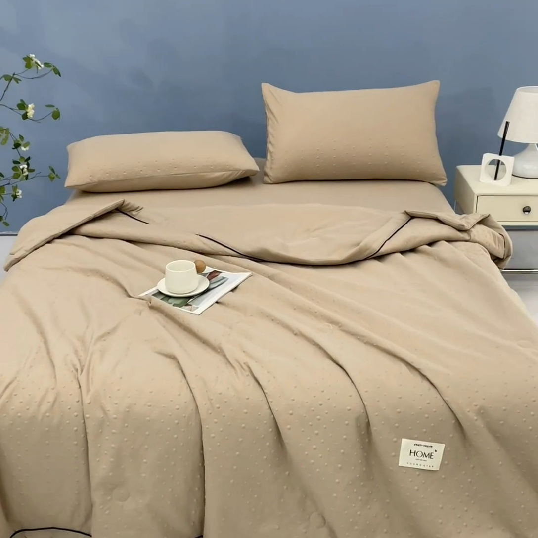 91家纺网 家纺一手货源 找家纺 吾诺 2025 凉豆豆针织棉双层纱夏被四件套水洗棉夏凉被空调被 豆豆咖