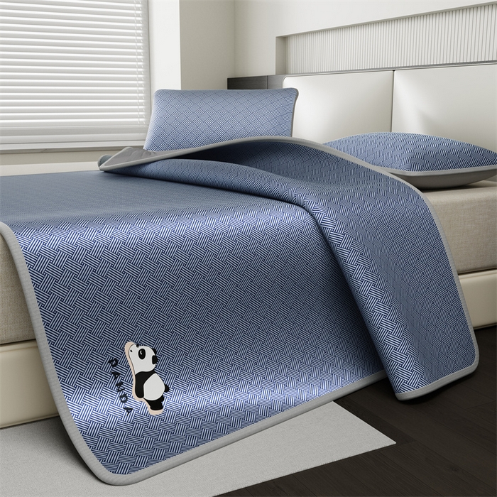 91家纺网 家纺一手货源 找家纺 鑫姿 2025新款5A抗菌A类冰丝凉席-饼干花熊猫款 床笠-熊猫-蓝色