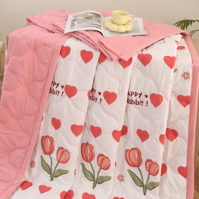 91家纺网 家纺一手货源 找家纺 被多多被业  2025新款印花水洗棉夏被 蝶恋花海