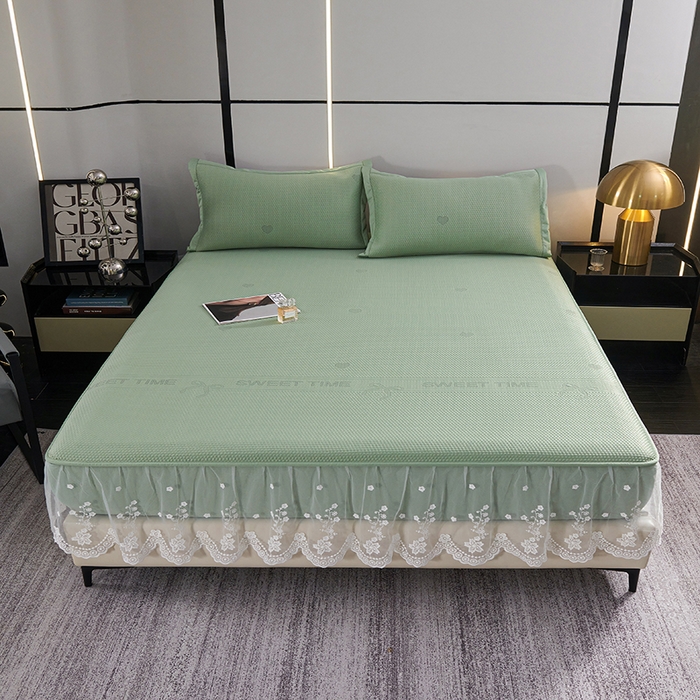 91家纺网 家纺一手货源 找家纺 青雅席业 2025新款7A抗菌母婴级纯乙纶PE刺绣凉感丝豆豆席 床笠花边款 爱心蝴蝶结-水绿