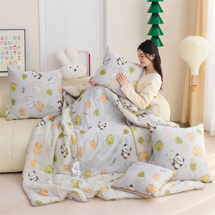 91家纺网 家纺一手货源 找家纺 照世 2025新款凉感丝印花抱枕被 动物乐园