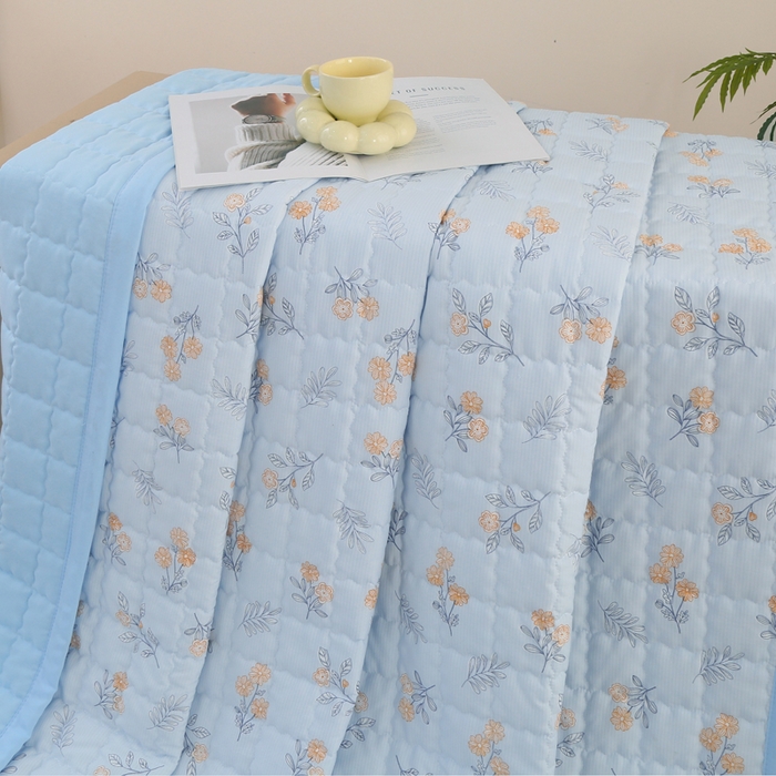 91家纺网 家纺一手货源 找家纺 被多多被业  2025新款小清新印花小竺棉多针绗绣夏凉被 碎花-蓝