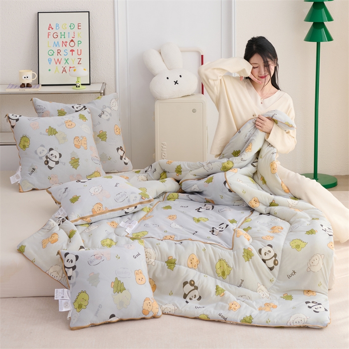 91家纺网 家纺一手货源 找家纺 照世 2025新款凉感丝印花抱枕被 动物乐园