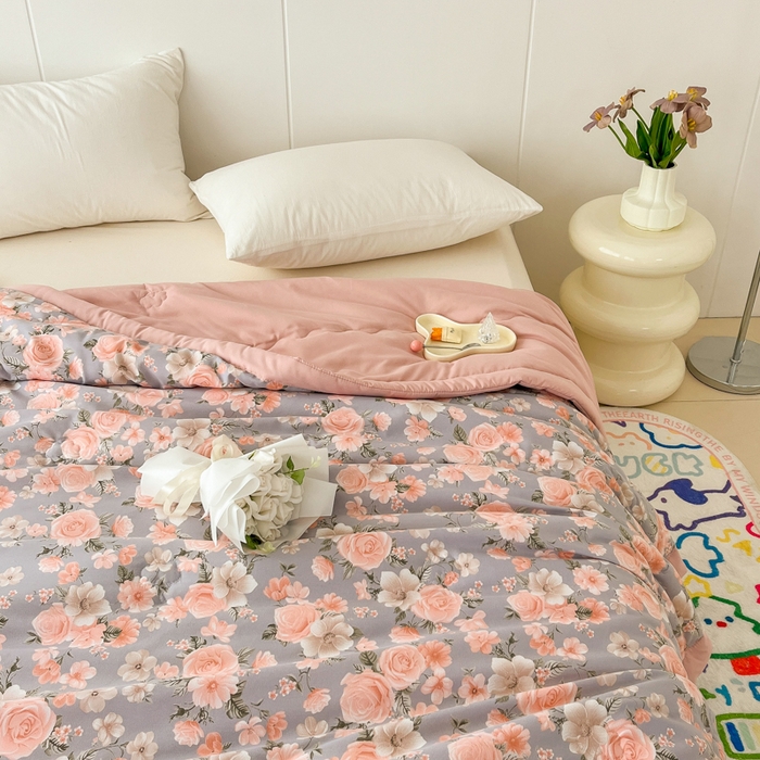 91家纺网 家纺一手货源 找家纺 爱宝被业 2025新款亲肤棉印花100%新疆棉花夏被空调被 云梦花都