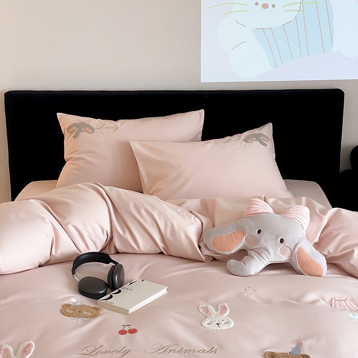 91家纺网 家纺一手货源 找家纺 鹿班家居 2025新品四季款100S长绒棉四件套-欢乐象【标准会员-20元】 欢乐象-粉色